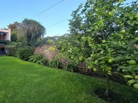 VENTA CASA 4 AMBIENTES BERNAL