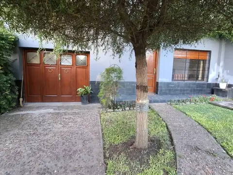 VENTA CASA 4 AMBIENTES BERNAL