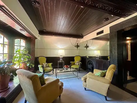 Importante propiedad sobre 3700 m2 de terreno en barrio El Trébol. La Unión, Ezeiza.