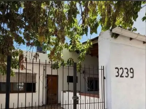 Casa de 3 ambientes a Reciclar en venta, Virreyes