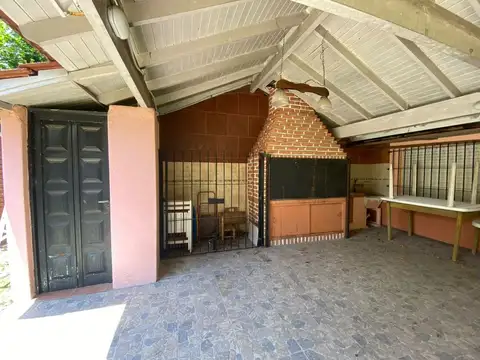 CASA QUINTA 3 AMB VENTA SPEGAZZINI C/JARDIN PILETA