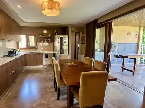 Casa en Alquiler en Puerto Roldan, USD 2.700