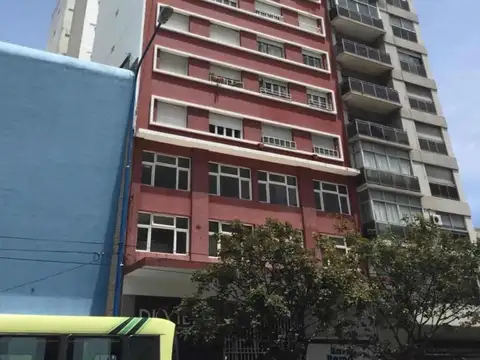 Avenida Pedro Luro y Salta