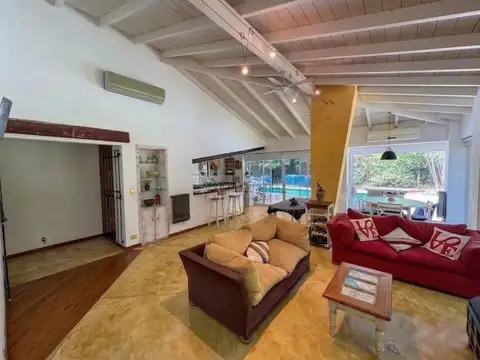 Casa en Venta con 4 cocheras