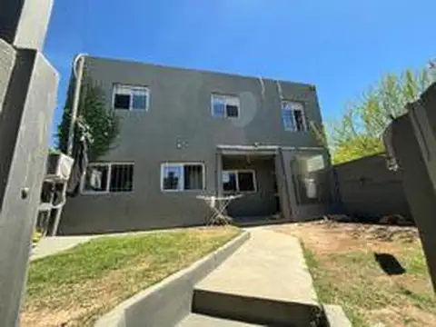 DUPLEX CON GALPON EN LA CALERA