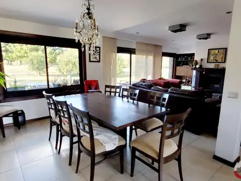 Casa 5 ambientes con 3 baños