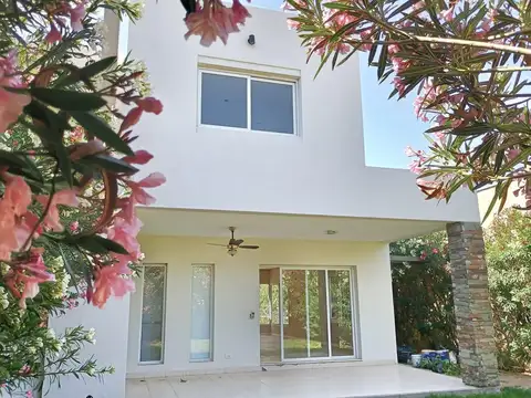 CASA EN BARRIO DALVIAN