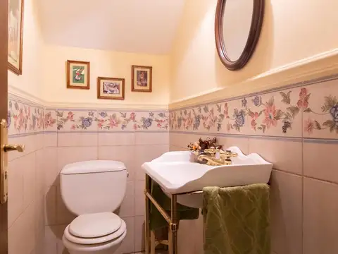 Casa 5 ambientes con 2 baños