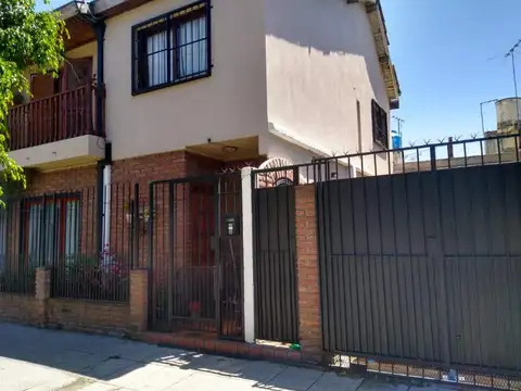 VENTA - CASA PH DE 4 AMBIENTES CON GARAGE - MORON