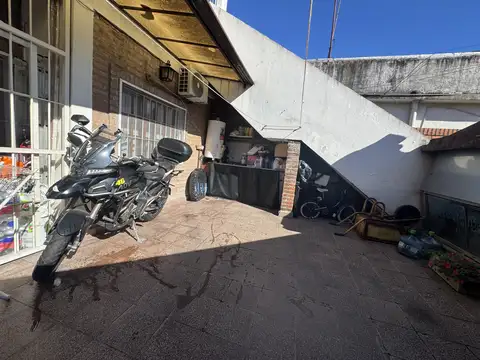 Depto Tipo Casa en Venta con 1 cocheras