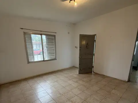 Casa en Alquiler con 2 cocheras