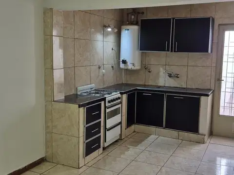 Casa 5 ambientes con 1 baño