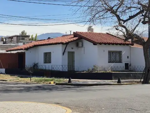 Montes de Oca al 900