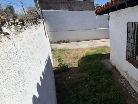 Casa en Alquiler con 3 cocheras