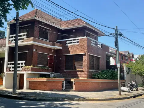ALQUILER casa 4 amb c/cochera, patio y terraza