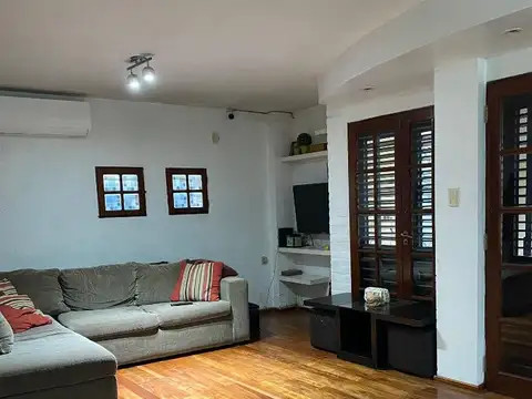 Casa en Venta con 4 cocheras