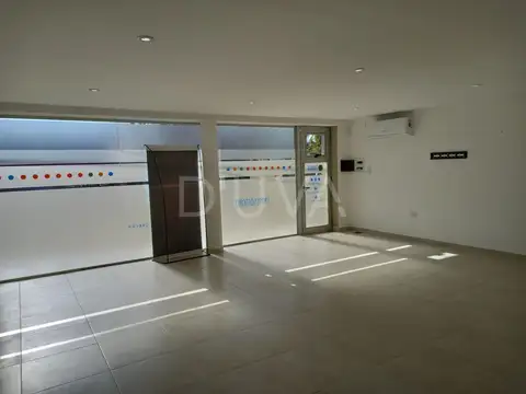 Local en Venta Via Púb.