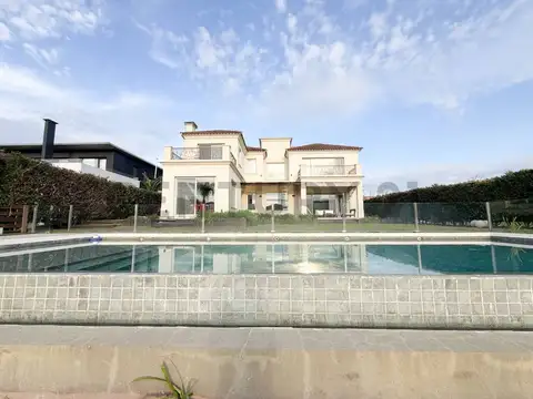VENTA CASA AL LAGO EN CABOS DEL LAGO