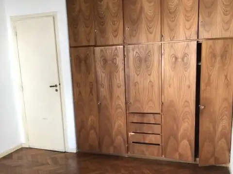 Departamento de 3 ambientes. Muy luminoso.