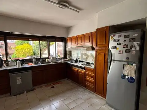 Casa en Venta con 3 cocheras