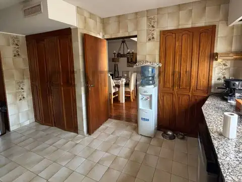 Venta Casa 4 dormitorios con jardin y pileta en Olivos proximo a Avenida Maipu