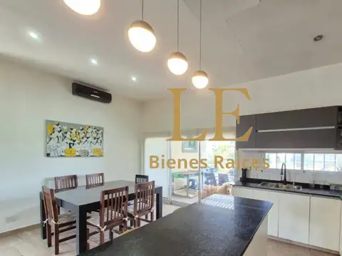 Casa 4 ambientes con 3 baños