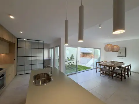 venta casa de pasillo unica 3 dormitorios av pellegrini 2700 barrio lourdes