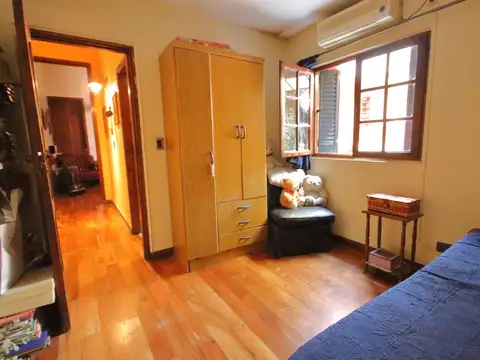 Casa 7 ambientes con 2 baños