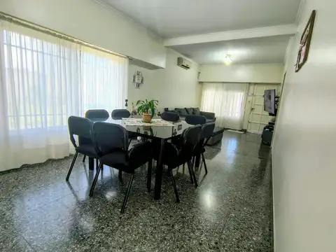 VENTA- CASA 4 AMB. C/DEPÓSITO GARAGE- I. CASANOVA