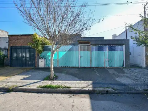 CASA EN VENTA LA PLATA 2 DORMITORIOS