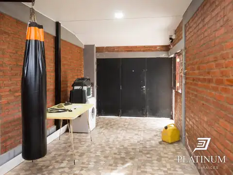Casa en Venta con 2 cocheras