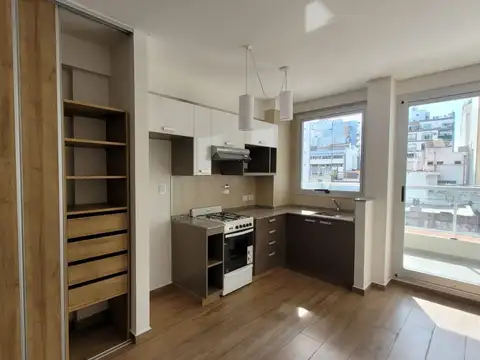 HERMOSO MONOAMBIENTE CFTE C/ BALCON - APTO PROF - 36 m2