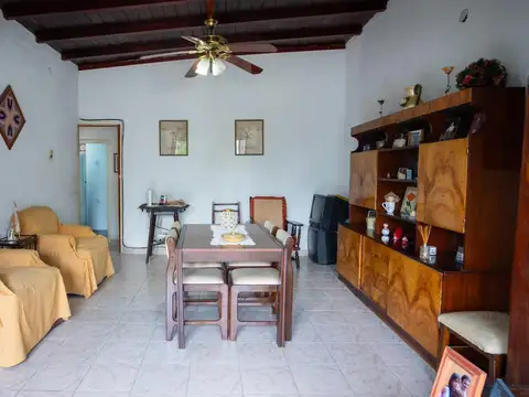 Casa 3 ambientes con 2 baños