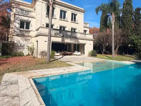 Casa en Venta con 4 cocheras