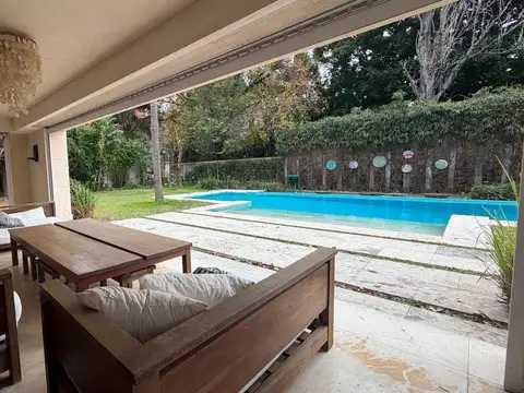 Casa en Venta con 6 cocheras