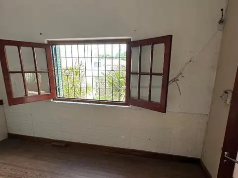 CASA EN JÁUREGUI AMPLIA Y LUMINOSA APTA CREDITO