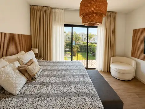 Casa en Venta con 4 cocheras