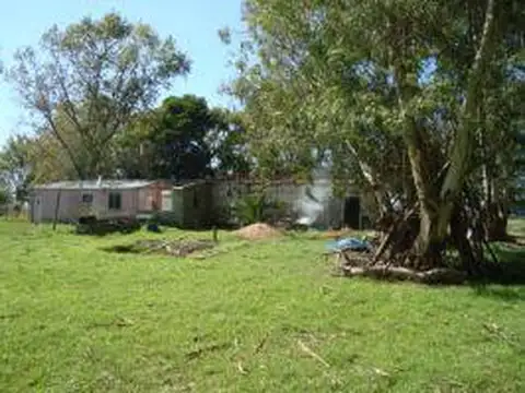 Las Flores. A 6 km de RN°3 y 12 km de ciudad