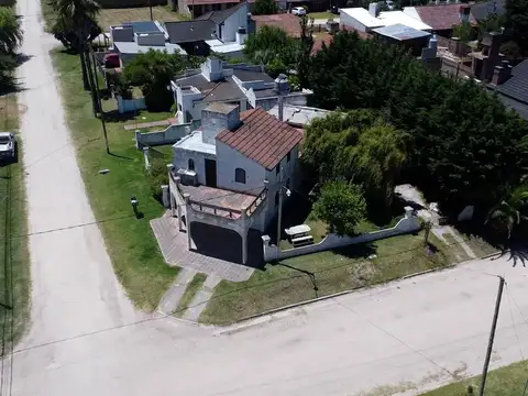 Casa 6 ambientes con 3 baños