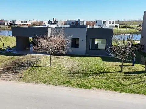 Casa Alquiler Barrio Naudir Aguas Privadas