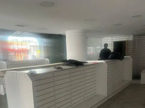 EXELENTE LOCAL EN SAN JUSTO 