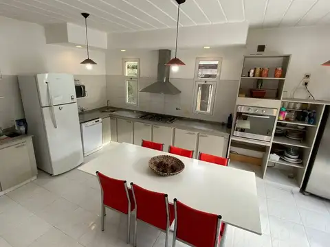 Casa 5 ambientes con 3 baños