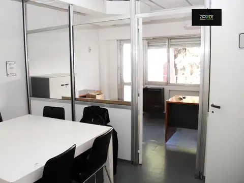Oficina 13 ambientes con 3 baños