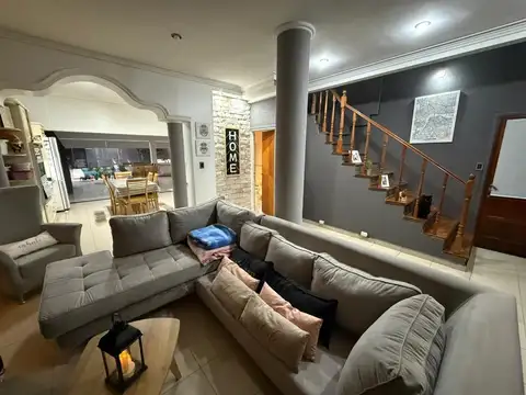 Casa 6 ambientes con 3 baños