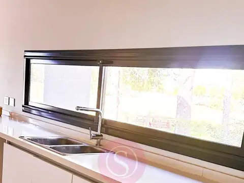 Casa 5 ambientes con 4 baños