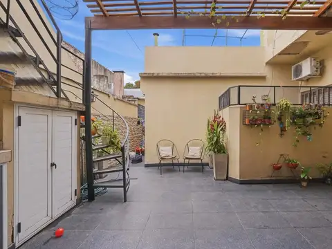 Venta PH 3 ambientes Lomas del Mirador Patio Terraza