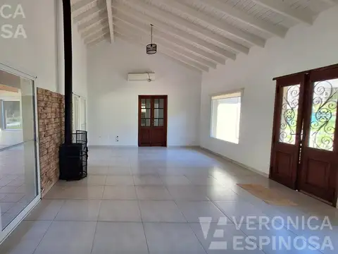 Casa 5 ambientes con 2 baños