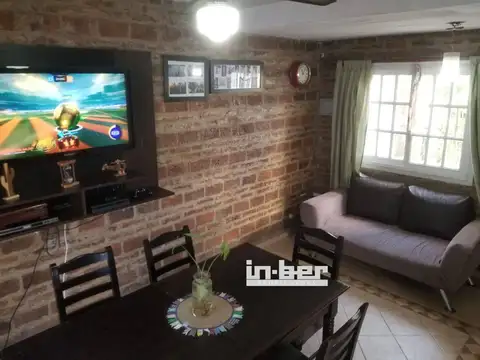 Casa 4 ambientes con 2 baños
