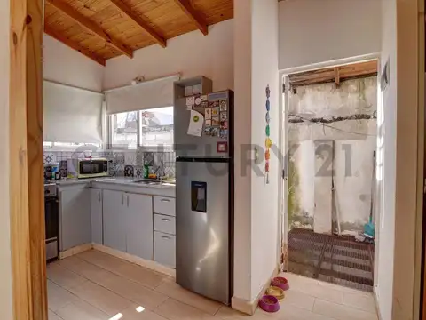 Casa 5 ambientes con 2 baños