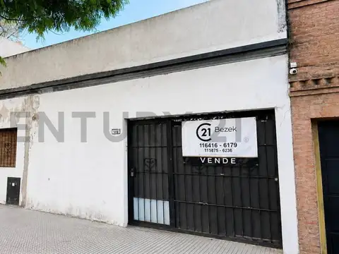 VENTA CASA 5 AMBIENTES C/ DEPENDENCIA, ESCRITORIO, TERRAZA Y COCHERA, LOTE PROPIO EN PARQUE AVELLANE